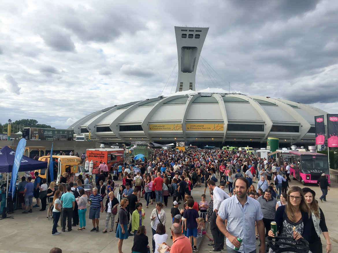 Montreal--olympic_park_food_trucks-s102-r4