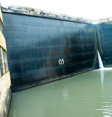 Panama--gatun_locks-s052-r3