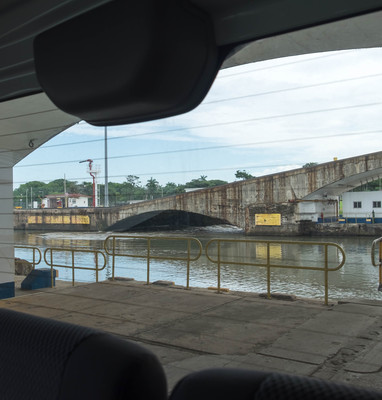Panama--gatun_locks-s053-r3