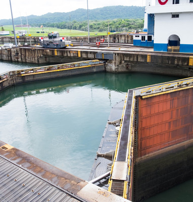 Panama--gatun_locks-s108-r4
