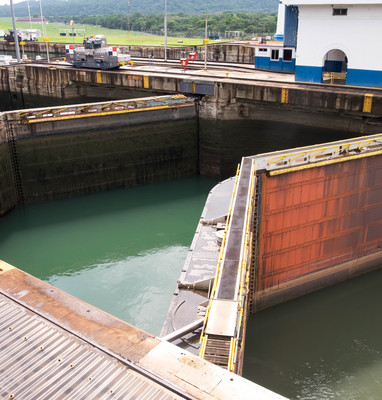 Panama--gatun_locks-s111-r4