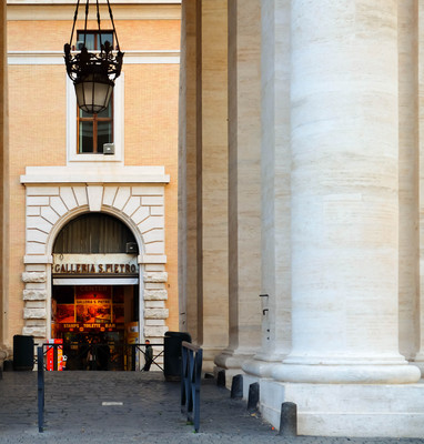Gelato Shop next to St. Peters